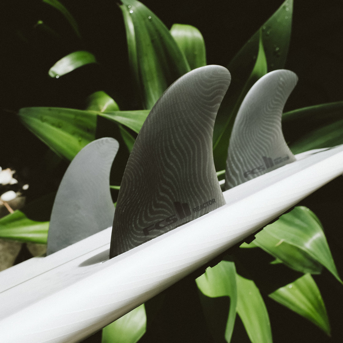 Finnen| FCS II Reactor Neo Glass Medium Black Tri Fins